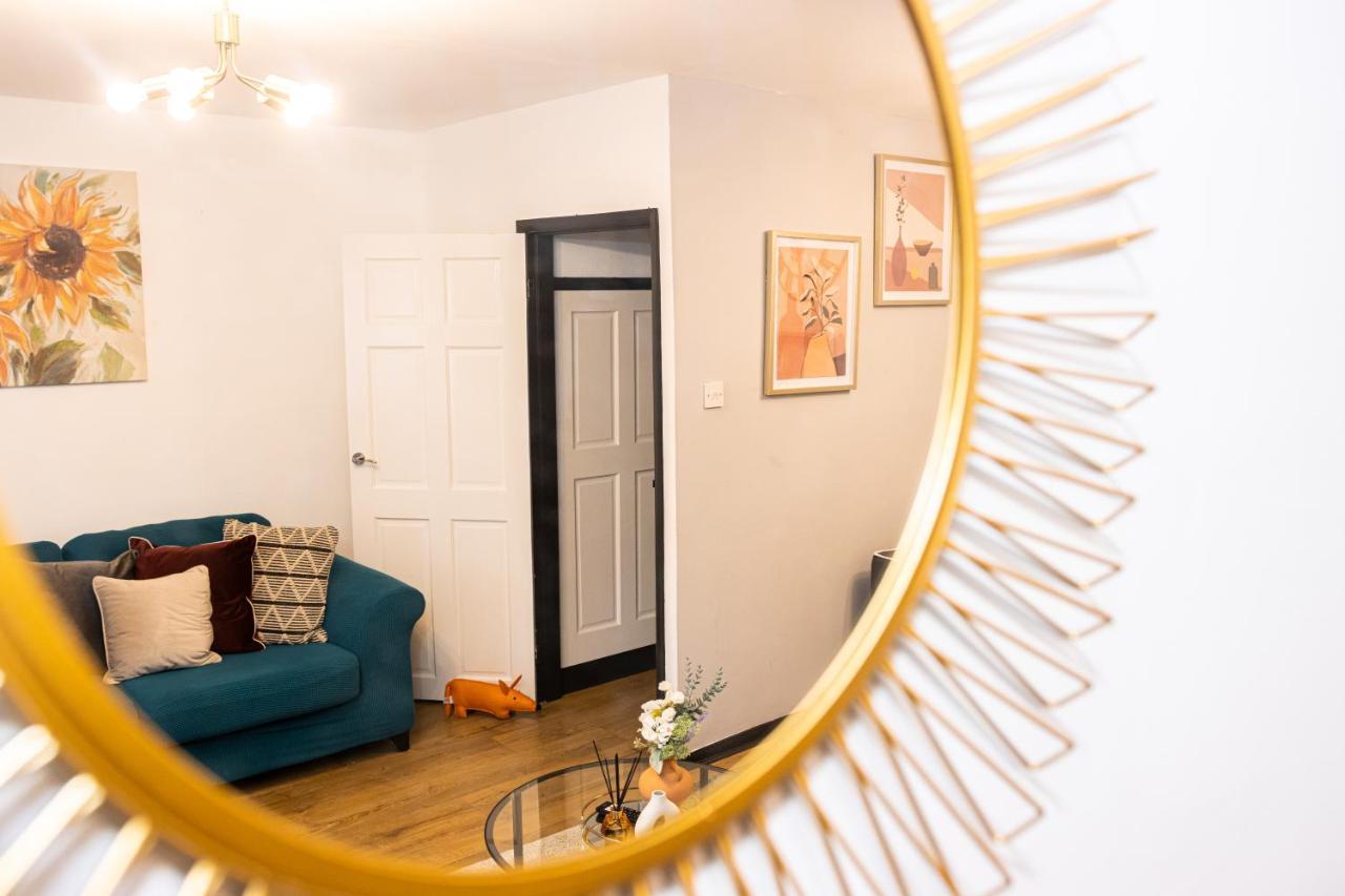 Td Stourb Dudley - Luxurious 3 Bedroom House - Sleeps 7 - Dy1 - Long And Short Stay Brierley Hill Exterior foto